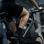 Muscle velo : cuisses et fessiers en pédalage sur vélo d’appartement