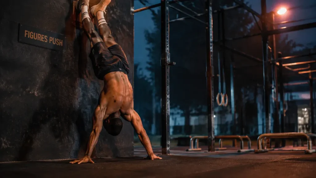 Frog stand, L-sit, front lever : l’ordre de progression le plus logique en calisthenics